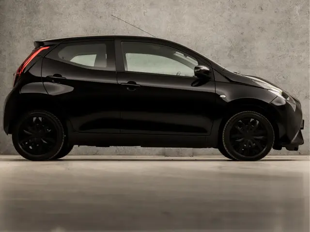 Toyota Aygo 1.0 VVT-i x-play limited 2019 Benzine 4