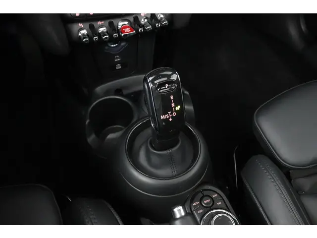 MINI Cooper 1.5 Camden Plus Edition 2023 Benzine 22