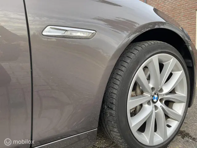 BMW 5 Serie 530i High Executive + 2013 Benzine 24