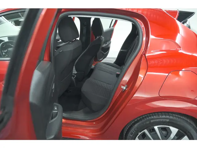 Peugeot 208 PureTech 100 Active 2024 Benzine 33