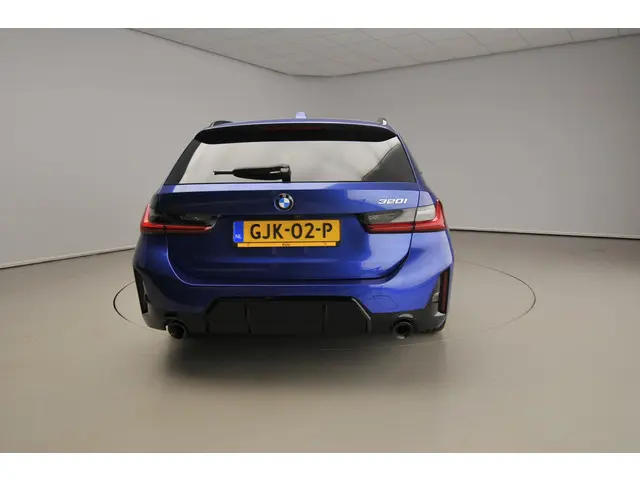 BMW 3 Serie Touring 320i 2024 Benzine 3