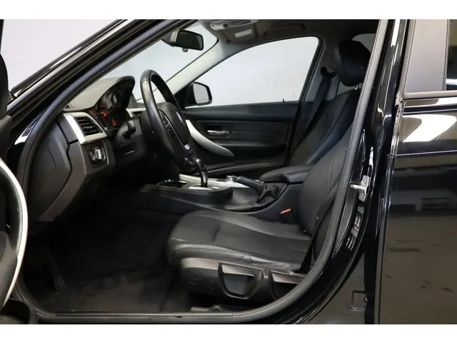 BMW 3 Serie 318i Essential | Automaat|Leder| 2016 Benzine 21