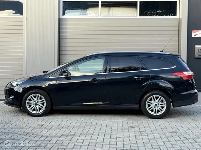 Ford Focus Wagon 1.0 EcoBoost Titanium 2013 Benzine 8