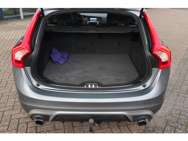 Volvo V60 1.5 T3 R-Design 2016 Benzine 14