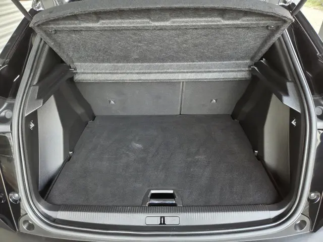 Peugeot 2008 1.2 PureTech 100 Allure 2024 Benzine 3