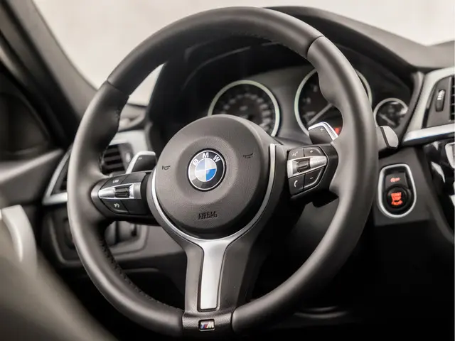 BMW 3 Serie 320i M Sport High Executive 2017 Benzine 21