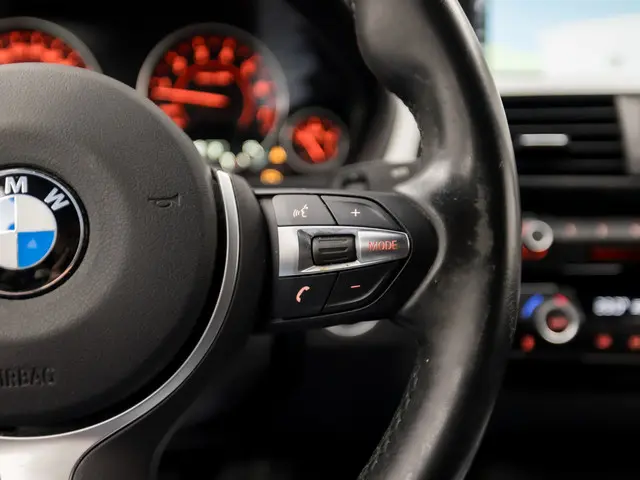 BMW 3 Serie 320i M Sport High Executive 2018 Benzine 22