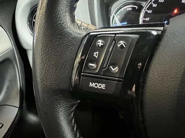 Toyota Yaris 1.5 Hybrid Design 2017 Hybride Benzine 17