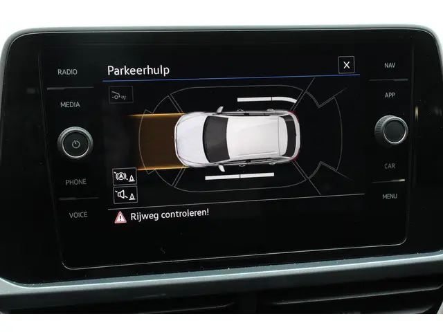 Volkswagen T-Roc 1.5 TSI 150pk DSG Style 2023 Benzine 20