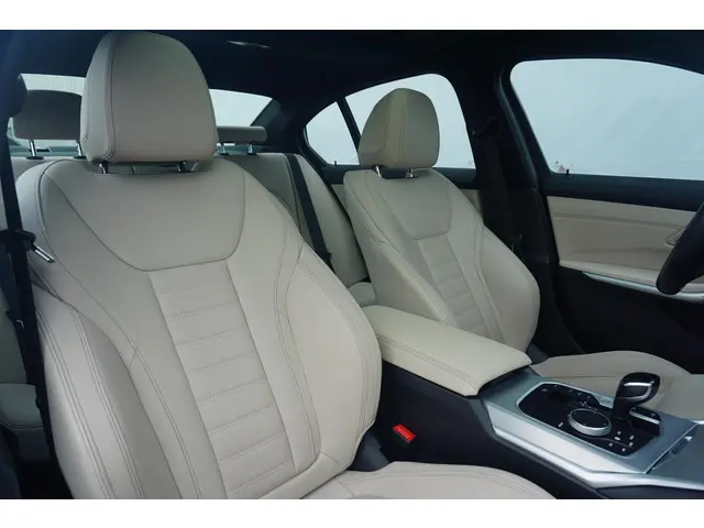 BMW 3 Serie Sedan 320e 2022 Hybride Benzine 8