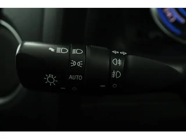 Toyota Auris 1.8 Hybrid Executive 2013 Hybride Benzine 32