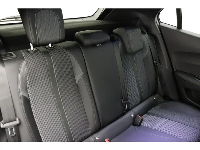 Peugeot e-2008 EV GT 50 kWh 2022 Elektrisch 15