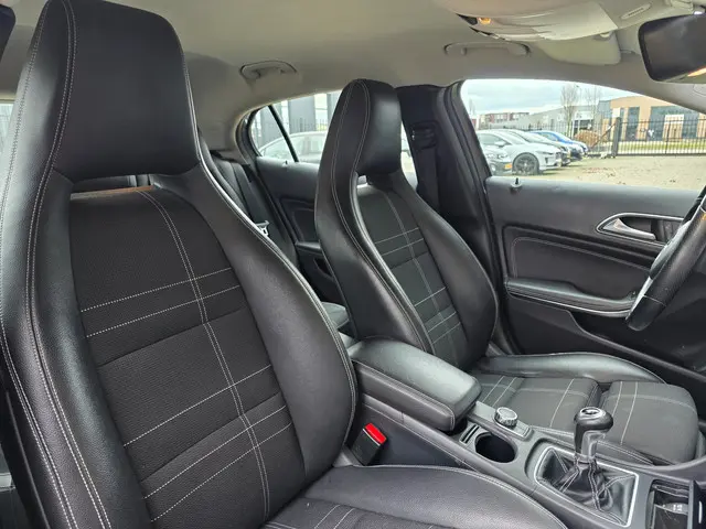 Mercedes-Benz GLA 180 Prestige 2015 Benzine 16