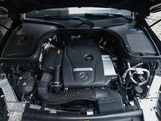 Mercedes-Benz GLC Coupé 250 4MATIC 2017 Benzine 32