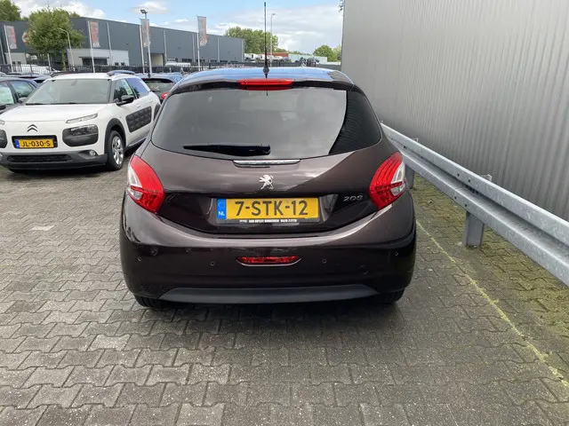 Peugeot 208 1.2 VTi Urban Soul 2013 Benzine 8