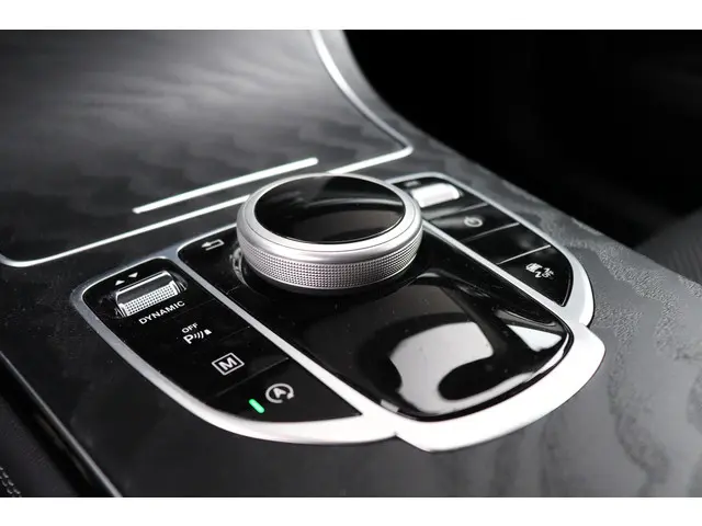 Mercedes-Benz GLC 250 4MATIC 2017 Benzine 21