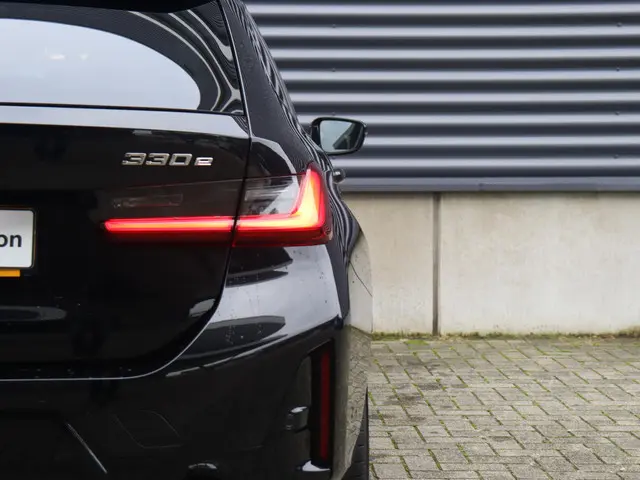 BMW 3 Serie Touring 330e 2025 Hybride Benzine 39