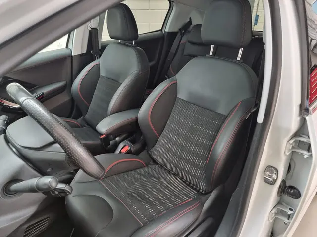 Peugeot 208 1.2 PureTech GT-Line 2019 Benzine 3