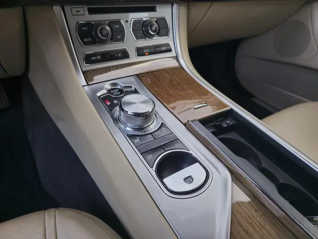 Jaguar XF 3.0D–LEER –CAMERA -NAVI –18” 2012 Diesel 10