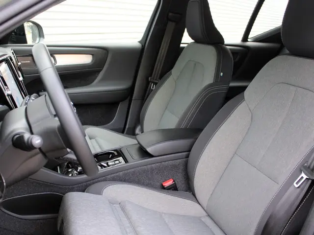 Volvo XC40 2.0 B4 Plus Dark 2025 Benzine 12