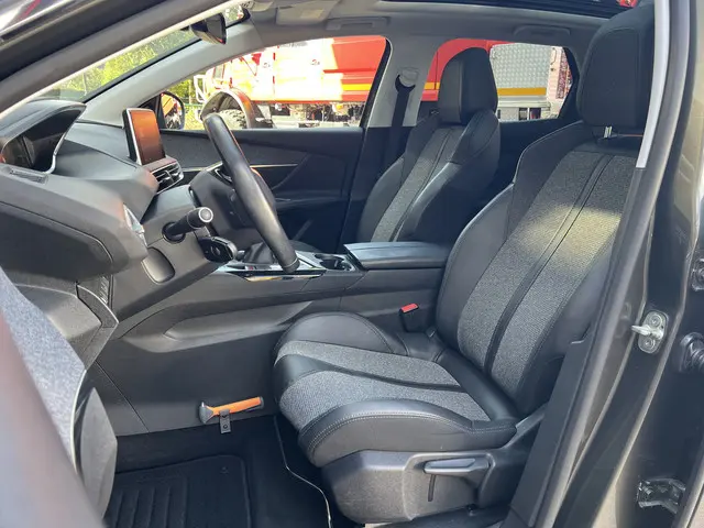 Peugeot 3008 1.2 PureTech Première 2016 Benzine 12