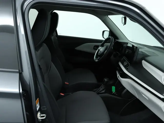 Suzuki Swift 1.2 Select Smart Hybrid 2025 Benzine 22