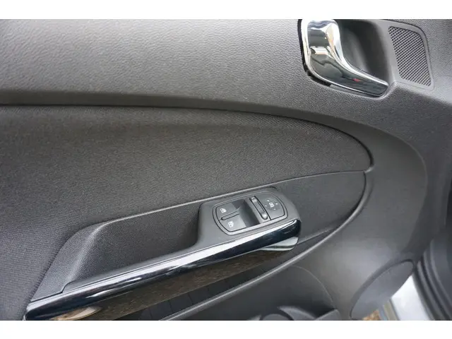 Opel Corsa 1.4-16V 2012 Benzine 10