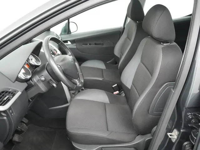 Peugeot 207 1.4 VTi Urban Move 2012 Benzine 11