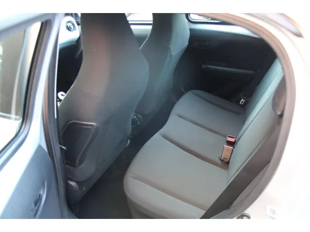 Peugeot 108 1.0 VTi Active Automaat 2015 Benzine 10