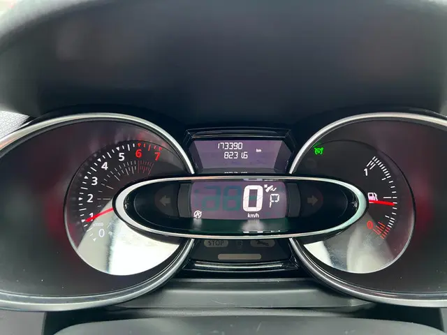 Renault Clio 1.2 TCe Intens automaat navi 2018 Benzine 9
