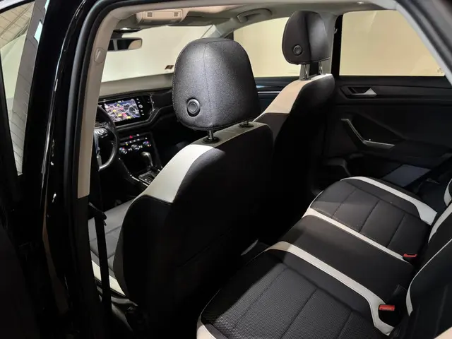 Volkswagen T-Roc 1.5 TSI Sport ACC PANO' 2018 Benzine 34