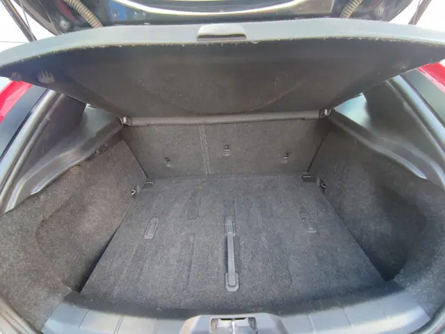 Volvo V40 1.6 T2 Kinetic 2015 Benzine 29