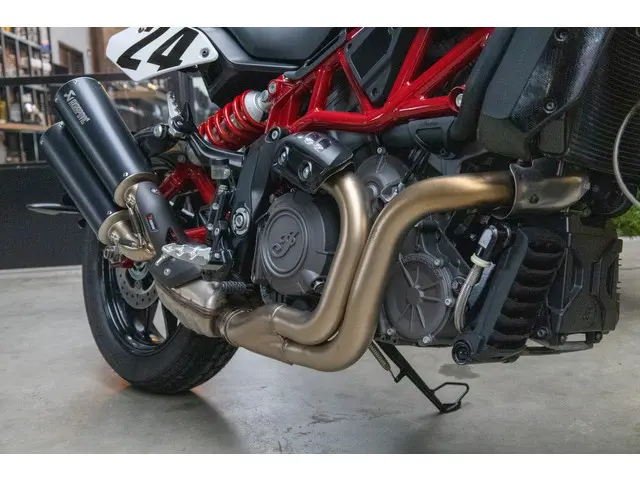 Indian FTR 1200 Carbon *Akrapovic* 2020 Benzine 37