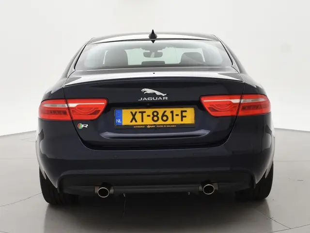 Jaguar XE 2.0T 200 PK AUT. R-SPORT *59.280 KM* 2019 Benzine 9