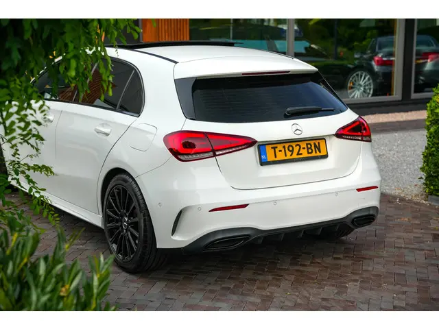 Mercedes-Benz A-Klasse 250 Premium Plus 2018 Benzine 32