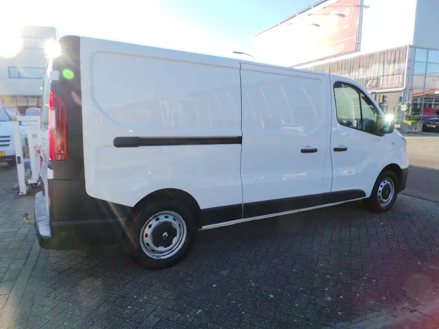 Renault Trafic 1.6 dCi T29 L2H1 120pk 2016 Diesel 4