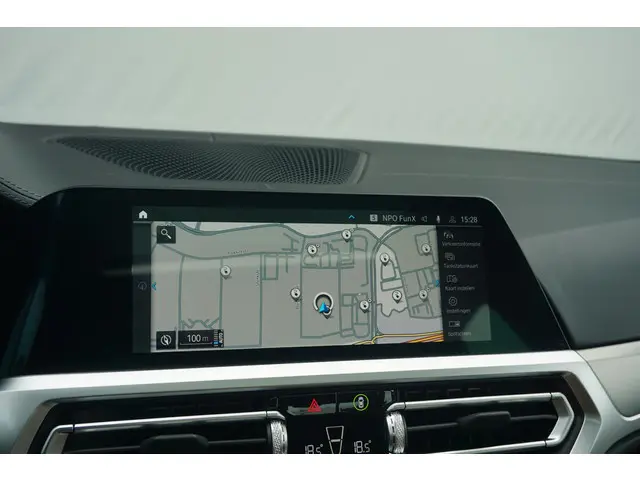 BMW 3 Serie Sedan 320e 2022 Hybride Benzine 23