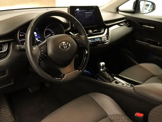 Toyota C-HR 1.8 Hybrid Dynamic 2023 Hybride Benzine 2