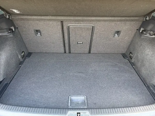 Volkswagen Golf 1.5 TSI Highline Business R 2018 Benzine 11