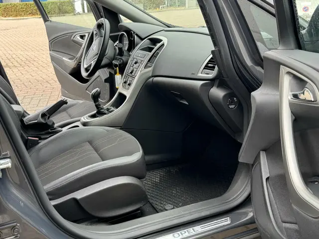 Opel Astra 1.4 Turbo Sport 2012 Leder/stof 2012 Benzine 15
