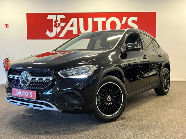 Mercedes-Benz GLA 180 2021 Benzine