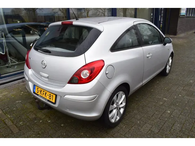 Opel Corsa 1.2-16V Anniversary Edition 2013 Benzine 6