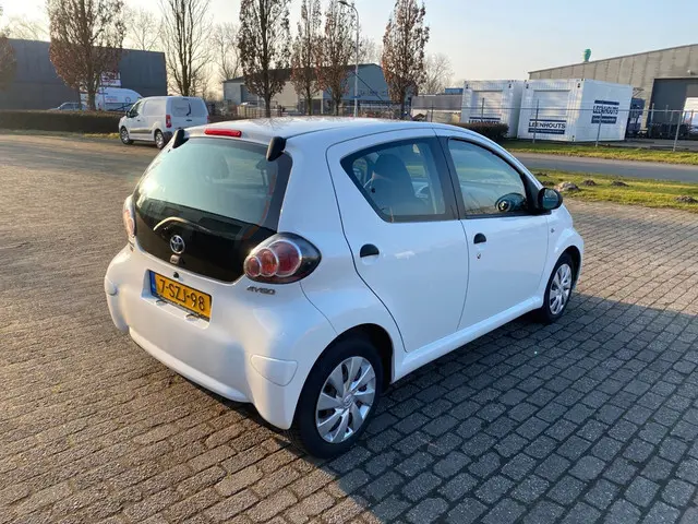 Toyota Aygo 1.0 VVT-i Now 2014 Benzine 5