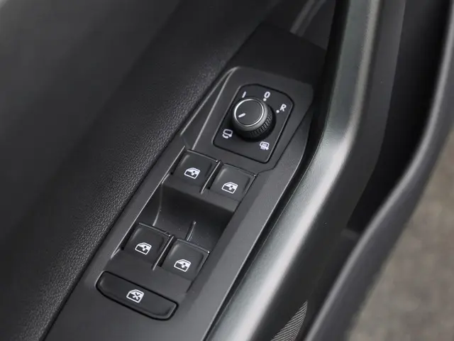 Volkswagen Polo 1.0TSI/95PK R-Line DSG 2025 Benzine 20