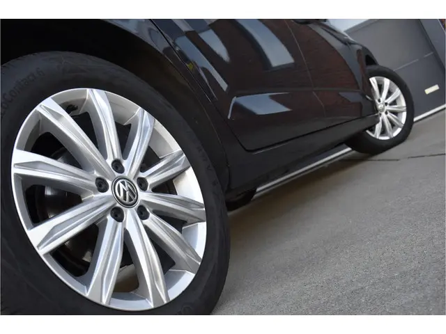 Volkswagen Touran 1.4 TSI Highline 7p 2017 Benzine 7
