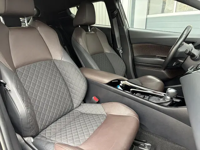 Toyota C-HR 1.8 Hybrid Executive 2019 Hybride Benzine 14