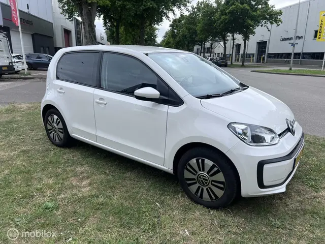 Volkswagen up! 1.0 BMT move up! 2017 Benzine 4