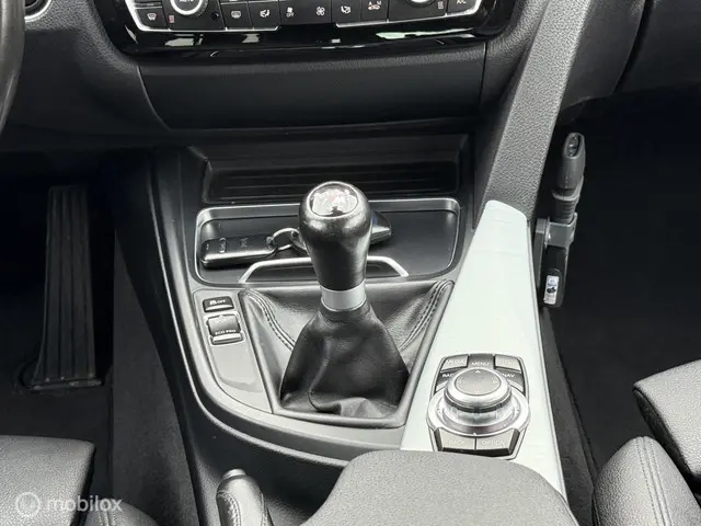 BMW 3 Serie Touring 320i M Sport Edition 2015 Benzine 12