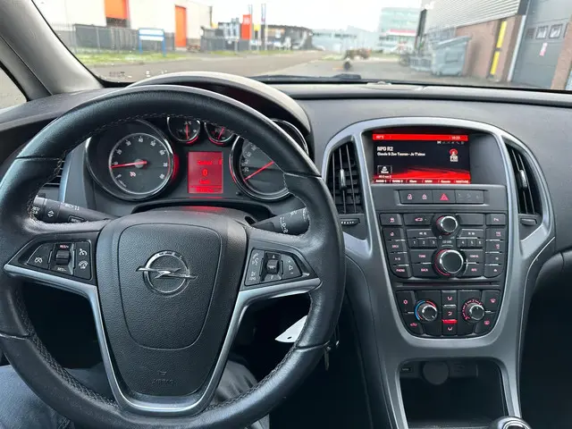 Opel Astra NOTCHBACK BA2H4EHTA5 2014 Benzine 13