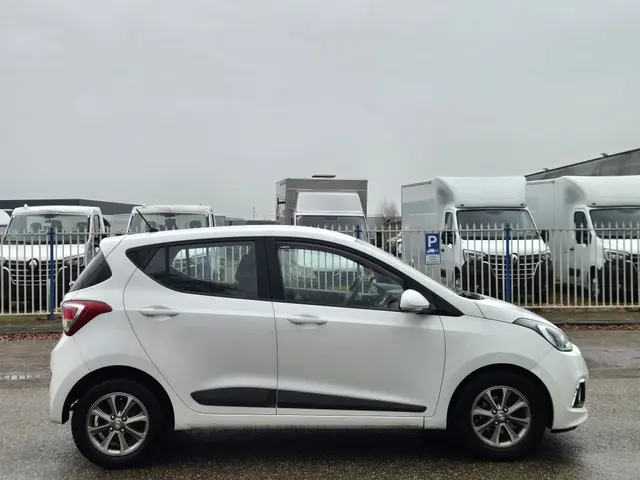 Hyundai i10 1.0i i-Motion Prem. 2014 Benzine 10